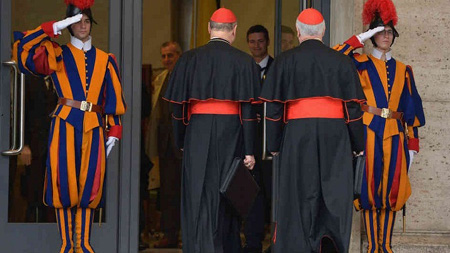 Các hồng y tập trung tại Vatican hôm 11-3
